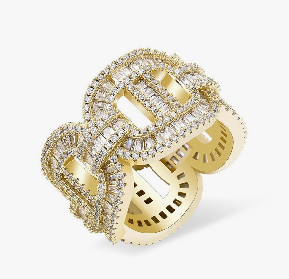 Gold baguette Gucci ring