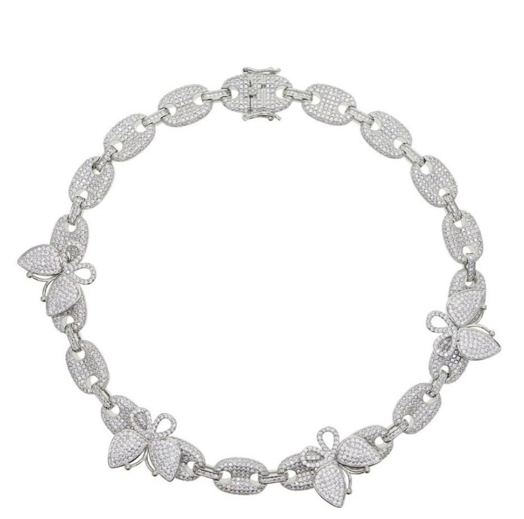 Buttfly baguette choker